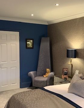 beaconsfield-bedroom-farrow-ball-paint-wallpaper